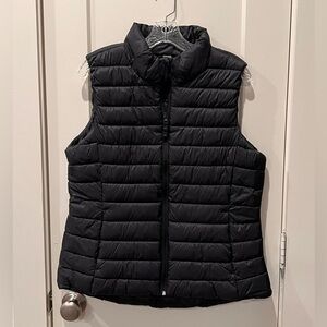Old Navy Women's Black Puffer Vest